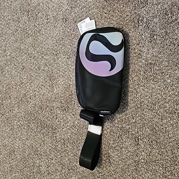 Lululemon Everywhere Belt Bag Rainbow Logo O/S Black NEW - Picture 7 of 10